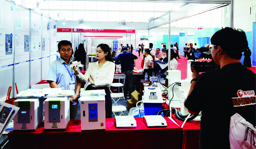 东方卫视采访视频